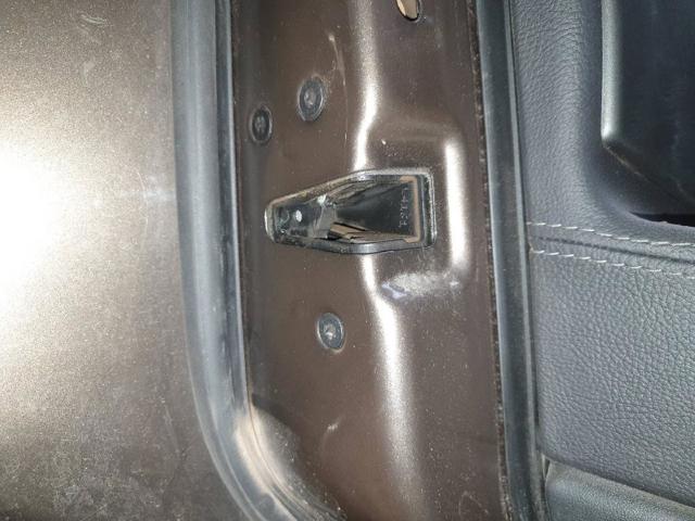 Fecho da porta traseira esquerda LR071650 LAND ROVER