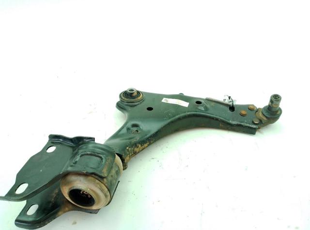 Braço oscilante inferior direito de suspensão dianteira LR078656 LAND ROVER