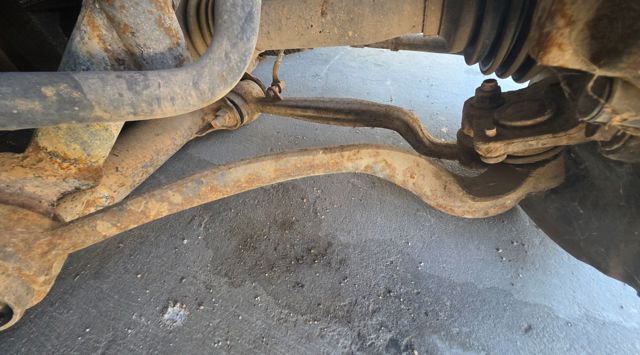Braço oscilante inferior direito de suspensão dianteira LR078656 LAND ROVER