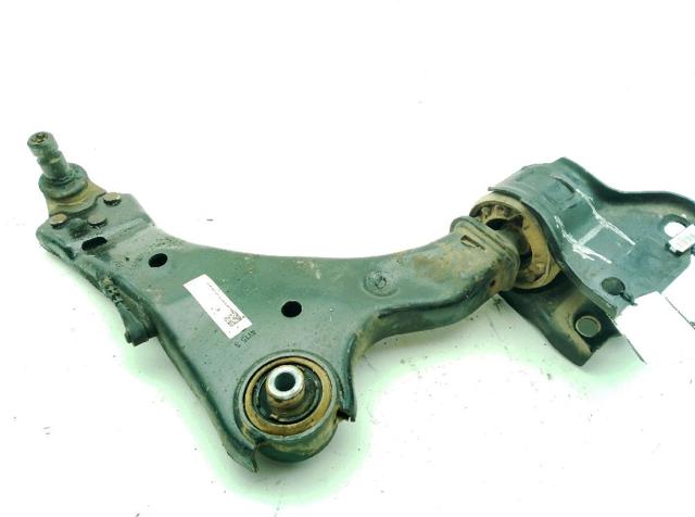 Braço oscilante inferior esquerdo de suspensão dianteira LR101812 LAND ROVER