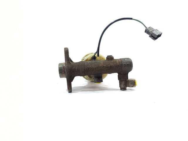 Cilindro mestre do freio MB587561 MITSUBISHI