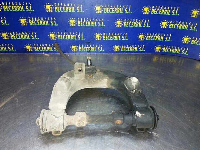 Braço oscilante superior direito de suspensão dianteira MB831036 MITSUBISHI