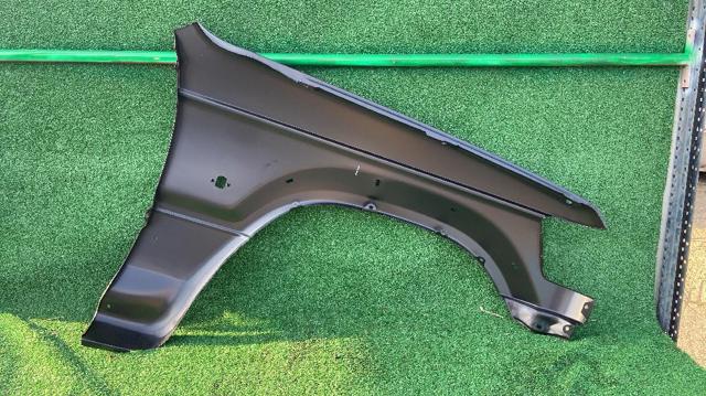 Pára-lama dianteiro esquerdo MB835529 MITSUBISHI