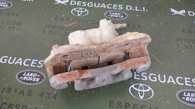 Suporte do freio dianteiro esquerdo MB858404 MITSUBISHI