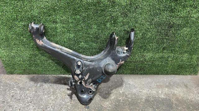 Braço oscilante inferior esquerdo de suspensão dianteira MN150411 MITSUBISHI