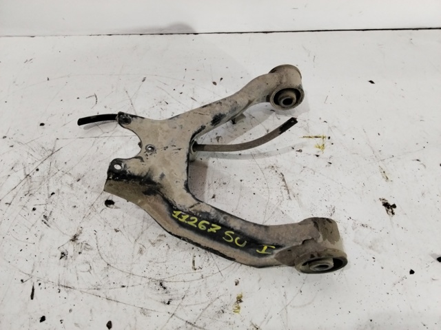 Braço oscilante superior esquerdo de suspensão dianteira MR496793 MITSUBISHI
