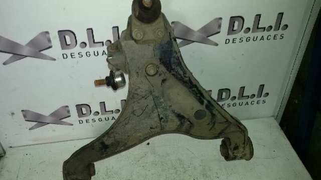 Braço oscilante inferior esquerdo de suspensão dianteira MR496795 MITSUBISHI