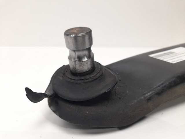 Braço oscilante inferior esquerdo de suspensão dianteira MR916133 MITSUBISHI