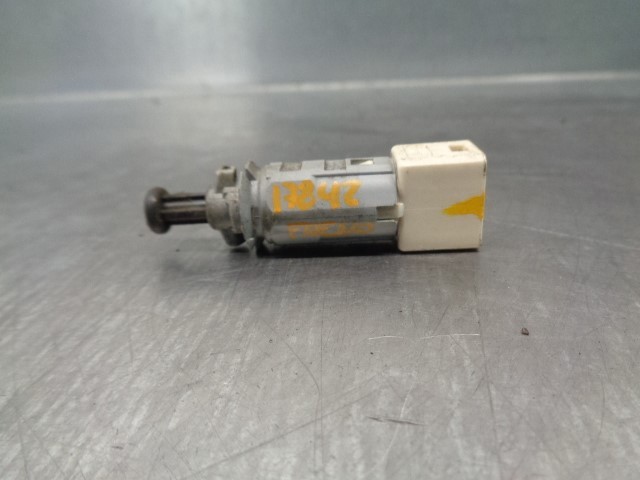 Sensor de ativação do sinal de parada MR977584 MERCEDES