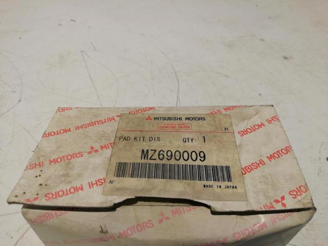Sapatas do freio traseiras de disco MZ690009 MITSUBISHI
