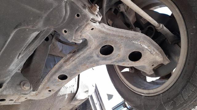 Braço oscilante superior esquerdo de suspensão dianteira N06634360 MAZDA