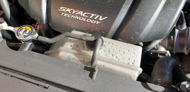 Tanque de expansão do sistema de esfriamento PE0115351A MAZDA