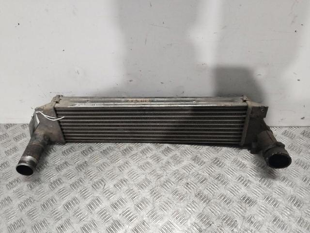 PNG000020 Land Rover