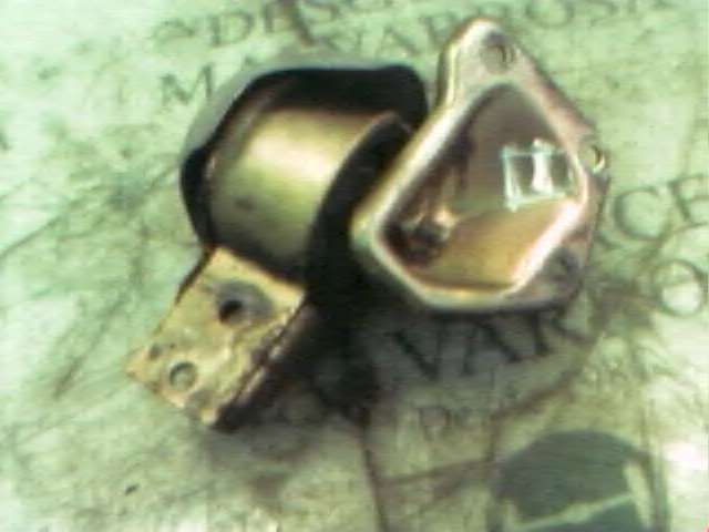 Coxim (suporte) direito de motor Q0003144V015000000 MERCEDES