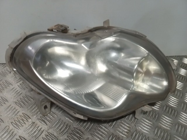 Luz direita Q0013466V001000000 MERCEDES