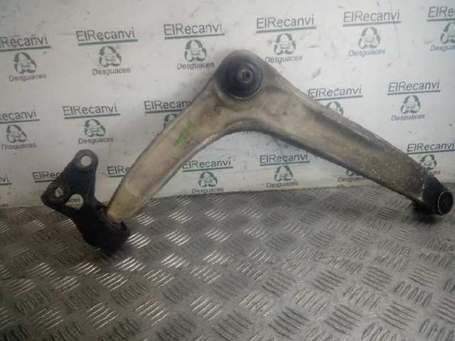 Braço oscilante inferior esquerdo de suspensão dianteira RBJ102510 MG CHINA