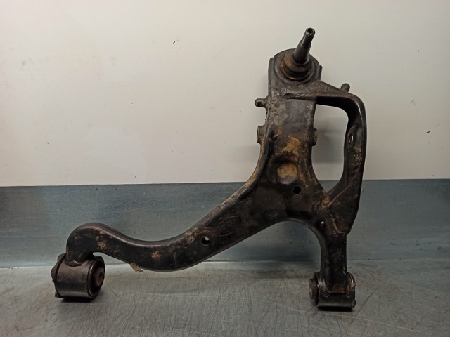 Braço oscilante inferior esquerdo de suspensão dianteira RBJ500183 LAND ROVER