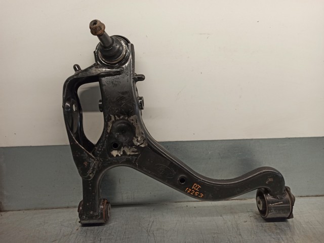 Braço oscilante inferior esquerdo de suspensão dianteira RBJ500456 LAND ROVER
