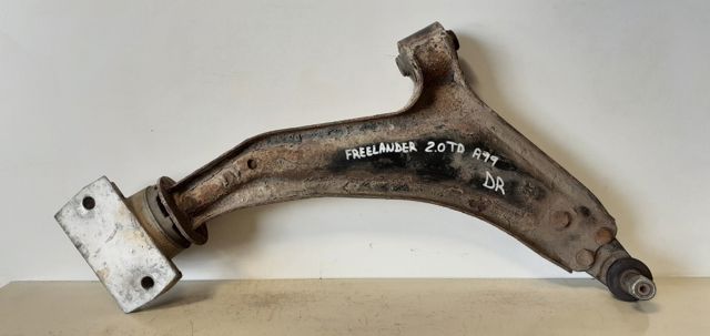 Braço oscilante inferior direito de suspensão dianteira RBJ500680 LAND ROVER