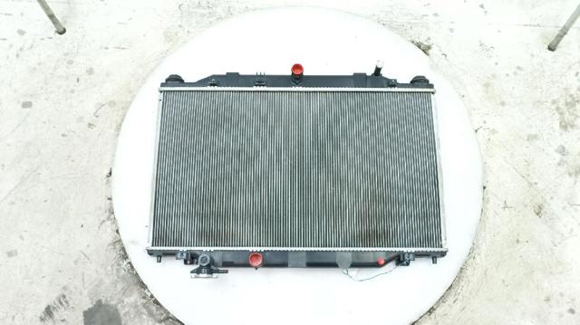 Radiador de esfriamento de motor SH0115200A MAZDA