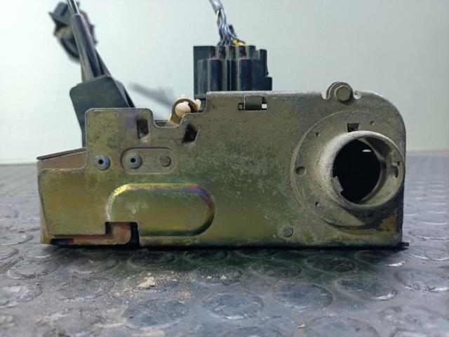 Fecho da porta dianteira direita YC1AV21812BE FORD
