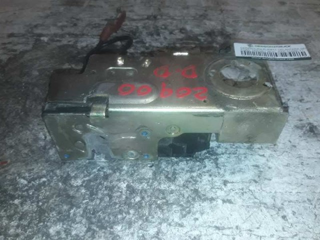Fecho da porta dianteira direita YC1AV21812CH FORD