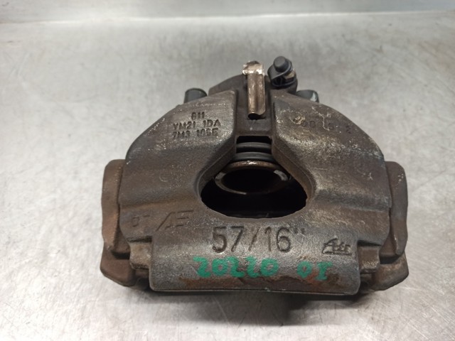 Suporte do freio dianteiro esquerdo YM212B119DA FORD