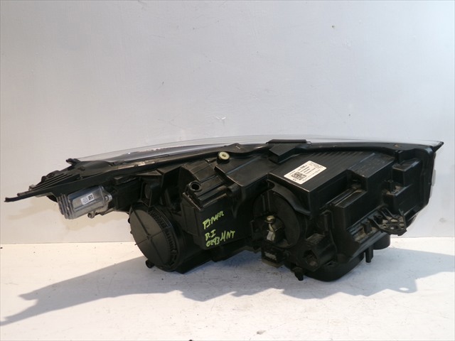 Luz esquerda YQ00709680 OPEL