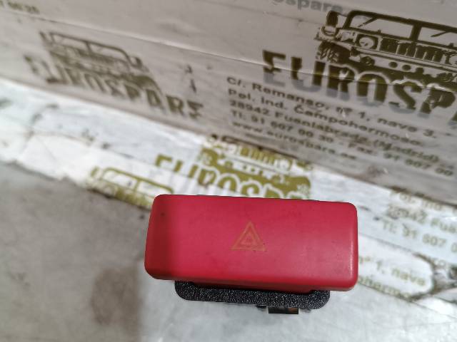 Botão de ativação do sinal de emergência YUG102220 LAND ROVER