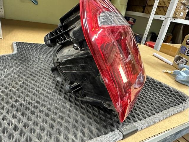 Lanterna traseira direita 9818810280 Peugeot/Citroen