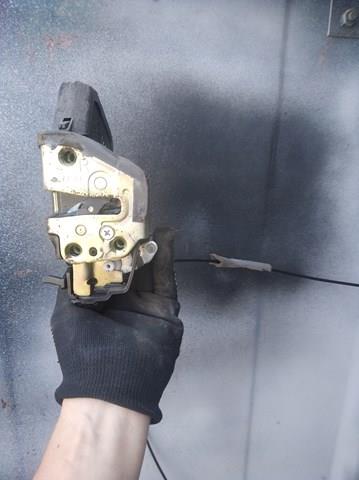 Fecho da porta traseira direita Daihatsu 6905052120