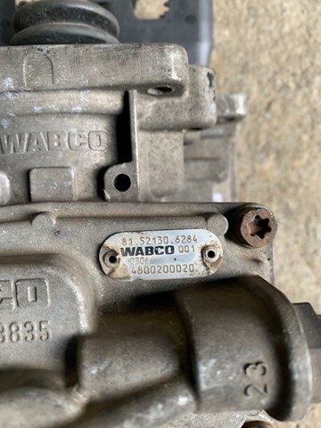 Compre 81521306311 MAN Válvula do freio de pie (TRUCK)