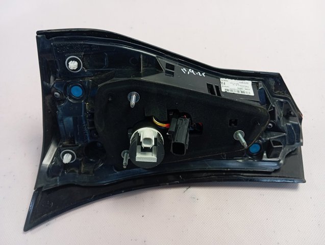815900DB70 Toyota Lanterna traseira esquerda interna
