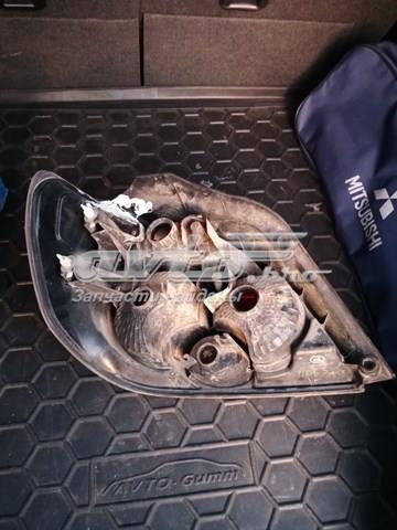 Lanterna traseira direita 8330A288 Mitsubishi
