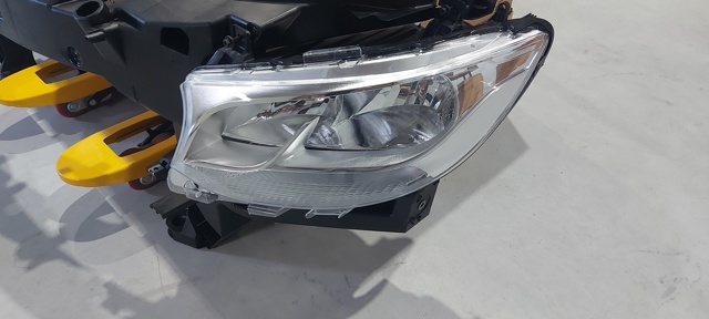 Luz esquerda A9109060000 Mercedes