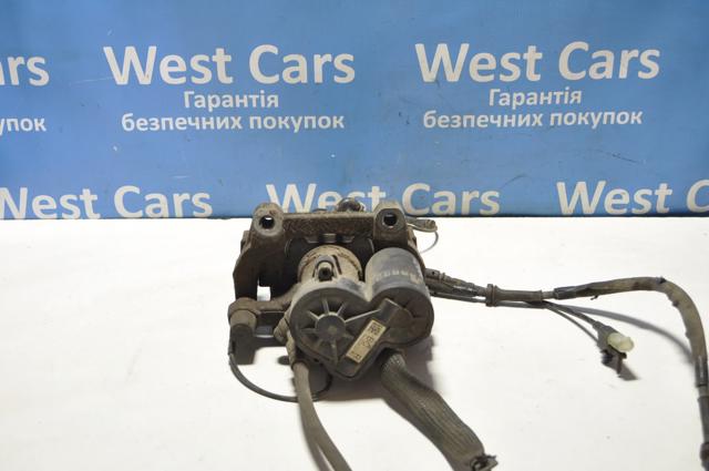 Suporte do freio traseiro direito LR061380 Land Rover