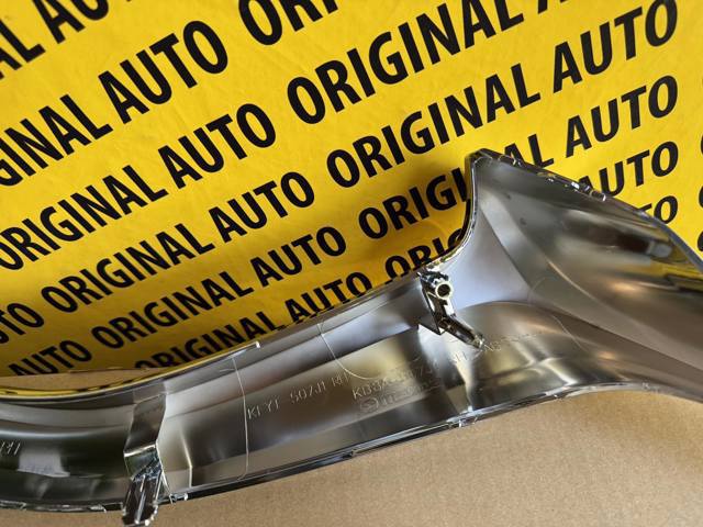 Moldura de grelha do radiador direito KB8A507J1B Mazda