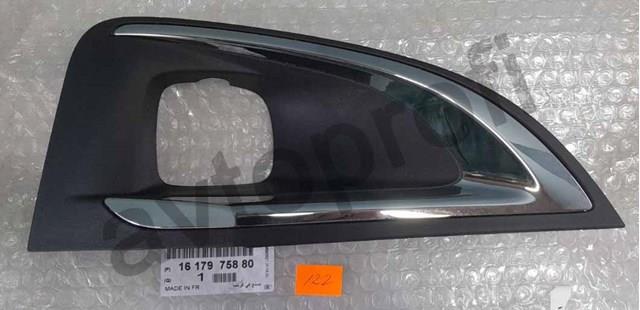 Grelha direita do pára-choque dianteiro 1686611680 Peugeot/Citroen