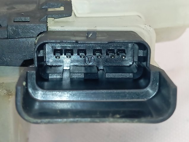 Fecho da porta dianteira esquerda 9819027380 Peugeot/Citroen