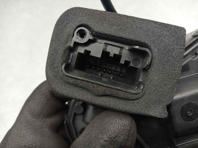 Compre 5TA839015 VAG Fecho da porta traseira esquerda