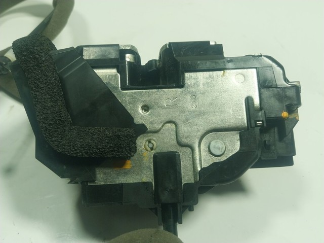 Fecho da porta dianteira direita 805004EA2A Renault (RVI)