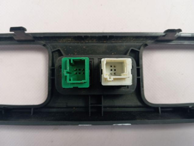 98170430ZD Peugeot/Citroen Botão de ativação do sinal de emergência