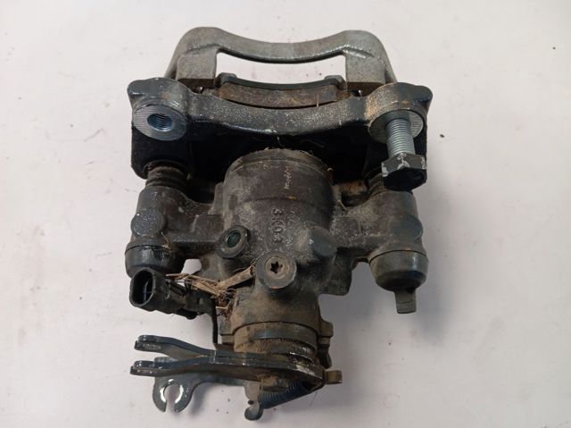 Compre 42576914 Iveco Suporte do freio traseiro direito