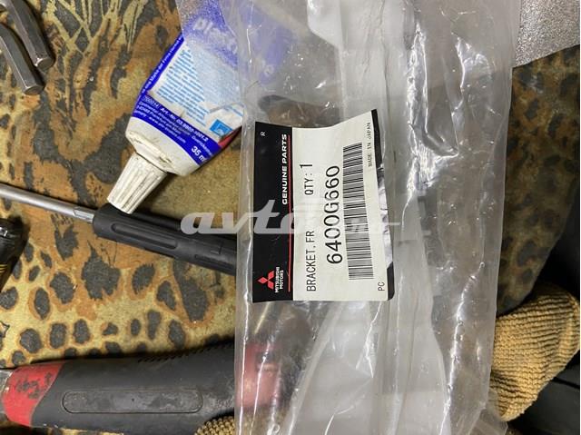 6400G660 Mitsubishi Consola do pára-choque dianteiro direito