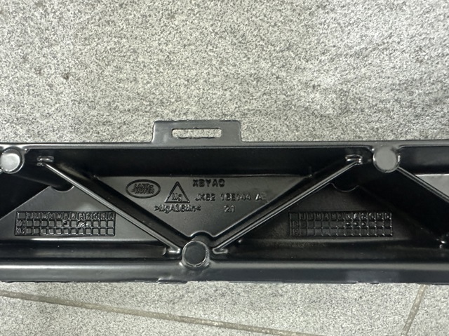Compre LR161931 Land Rover Suporte do radiador montado (painel de montagem de fixação das luzes)