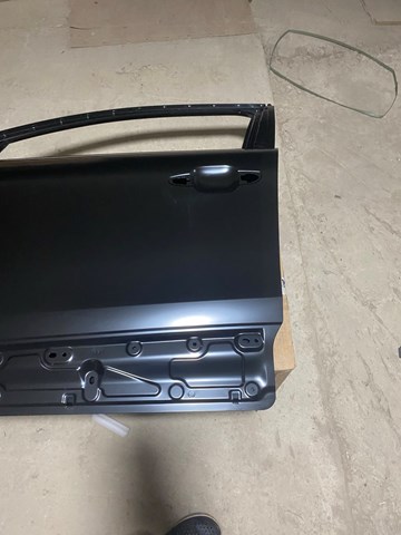 Porta dianteira esquerda 9835013480 Peugeot/Citroen
