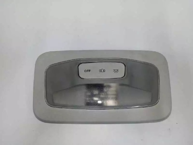 Quebra-luz traseiro de iluminação de salão (de cabina) 7356121870 Chrysler