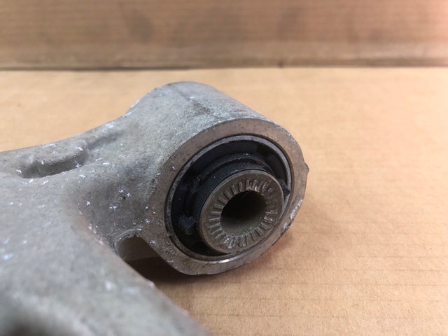 Braço oscilante inferior direito de suspensão dianteira Peugeot/Citroen 9815014380 preço, a partir de 119,18 USD