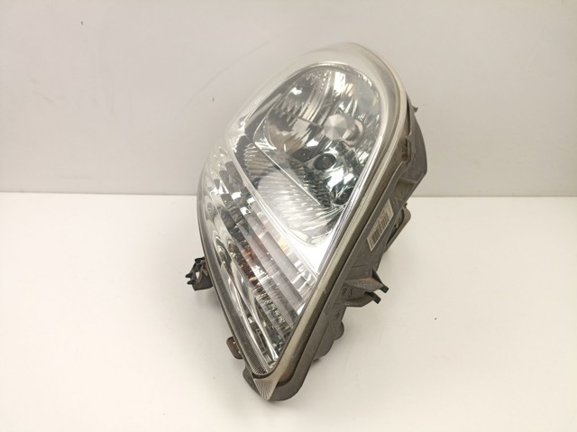 Luz direita 8200236591 Nissan/Infiniti