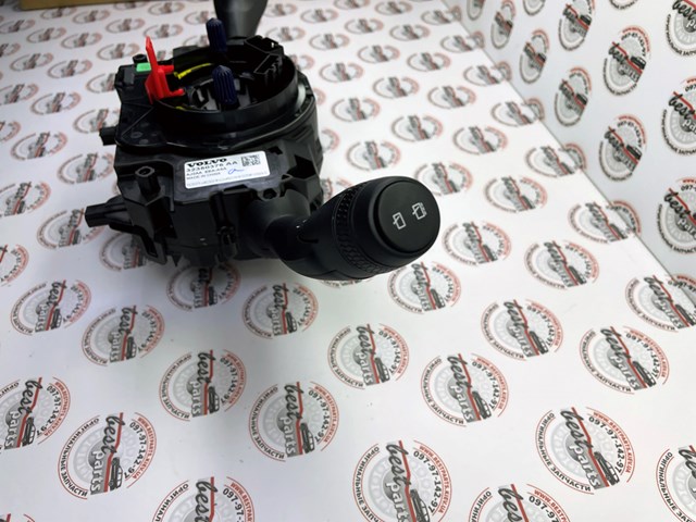 Comutador instalado na coluna da direção, montado Volvo 32350376 preço, a partir de 162,02 USD